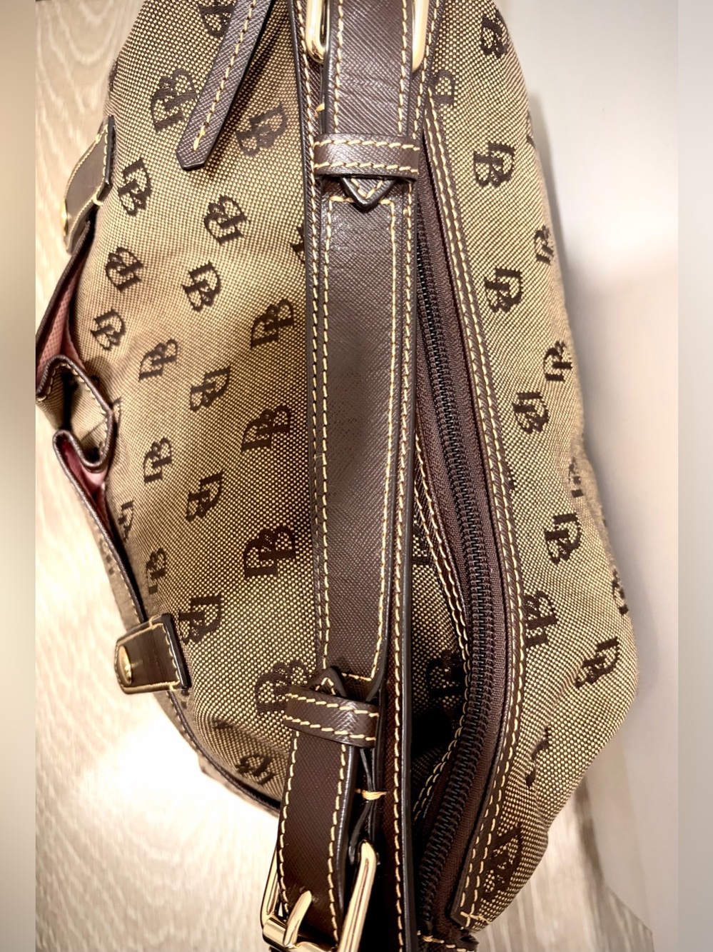 Large Dooney & Bourke Brown Signature Monogram Shoulder Bag - Picture 3 of 11